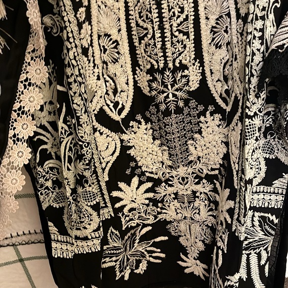 Pakistani Designer Sana Safinaz Black and beige Embroidered Outfit - Picture 5 of 15